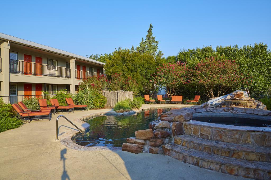 Fredericksburg Inn&Suites Exterior foto